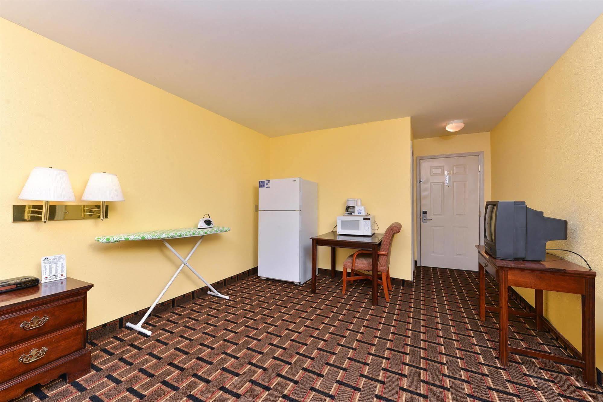 Americas Best Value Inn And Suites Albemarle Exterior photo