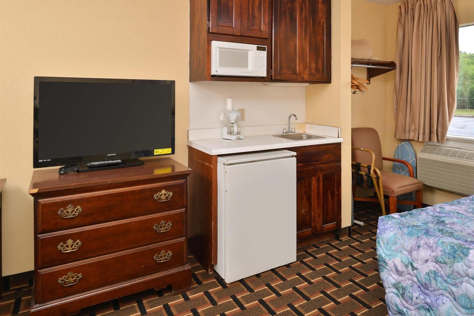 Americas Best Value Inn And Suites Albemarle Exterior photo